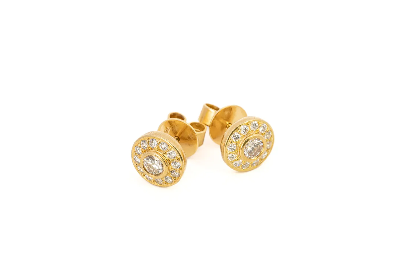 Dazzling 18ct Yellow Gold 26 Stone Diamond Cluster Stud Earrings - An Exquisite Investment!