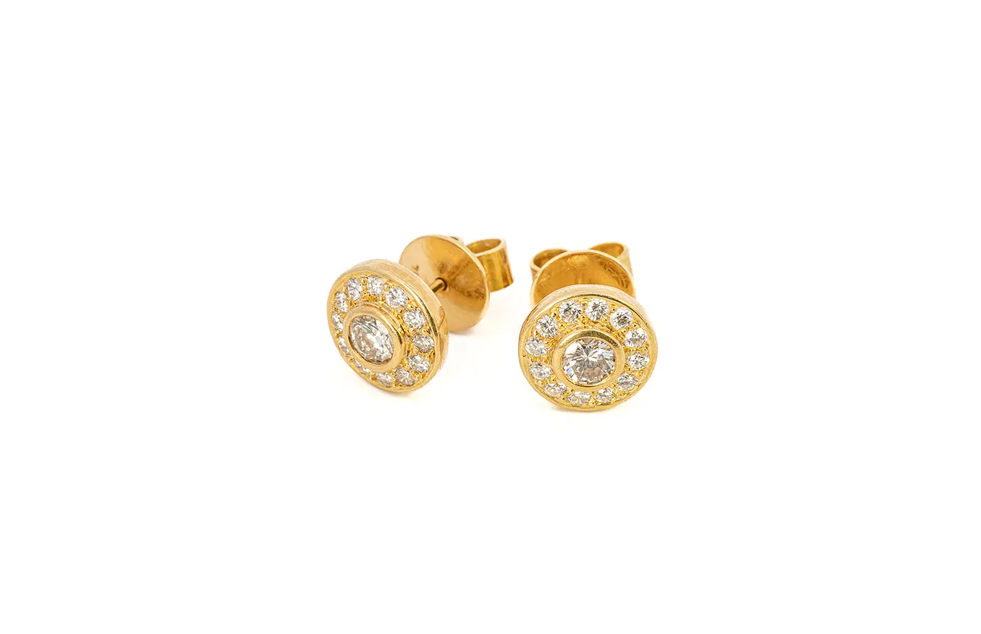 Dazzling 18ct Yellow Gold 26 Stone Diamond Cluster Stud Earrings - An Exquisite Investment!