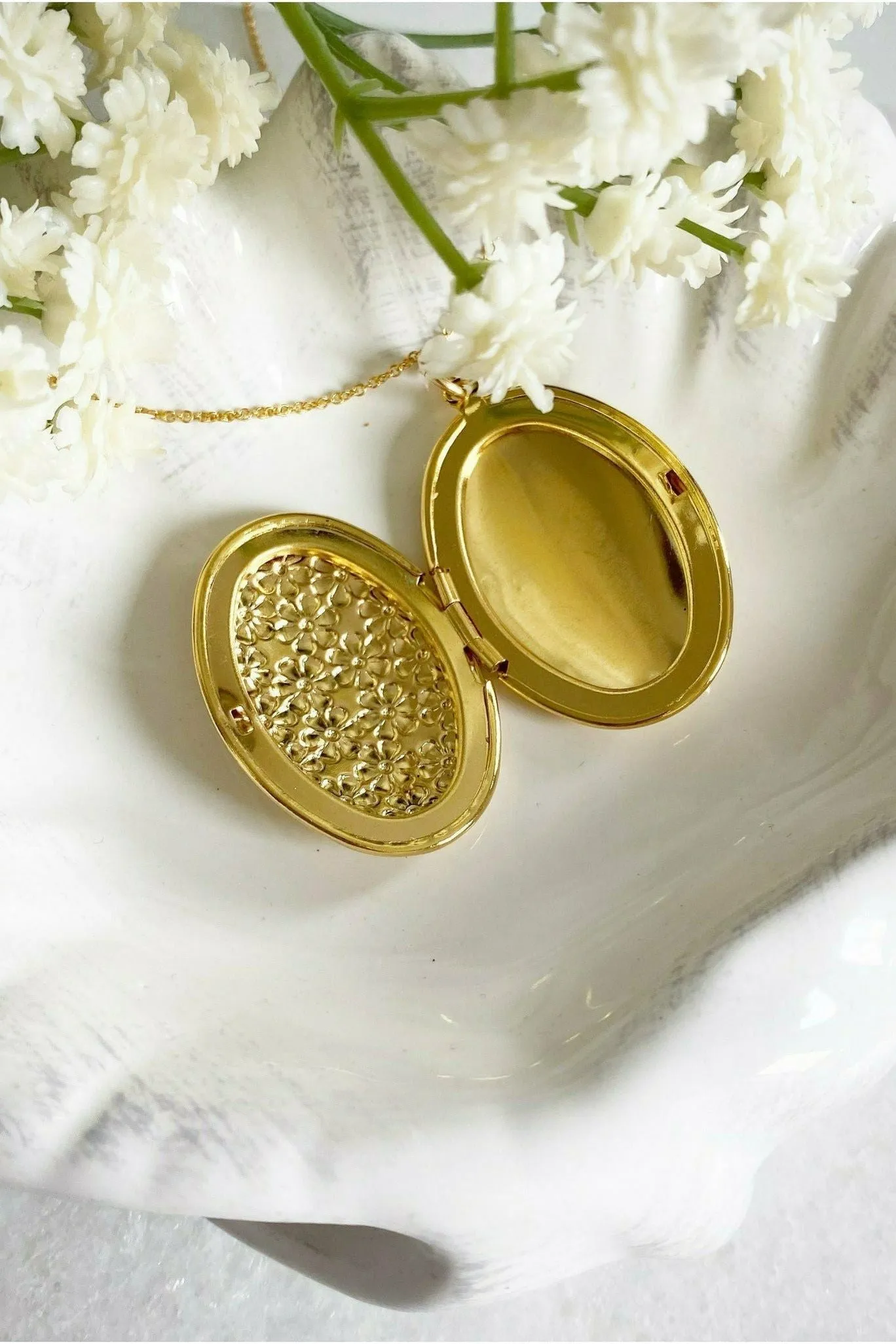 Wisteria London Blossom Flower Oval Locket